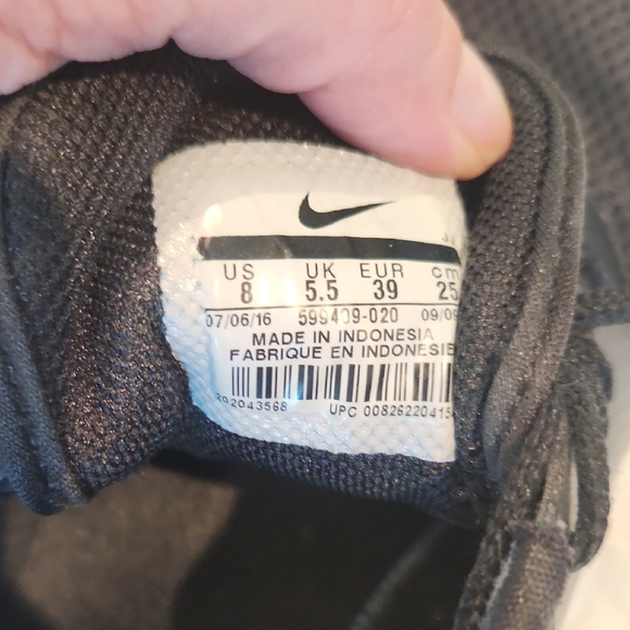 Nike Women's Black and White Nike Air Max Thea - Picture 2 of 7